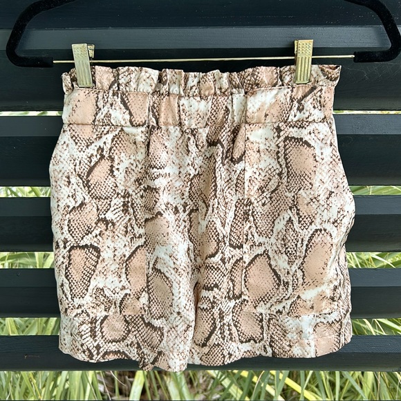 L’Academie SUPER CUTE Jane Shorts - Picture 3 of 8